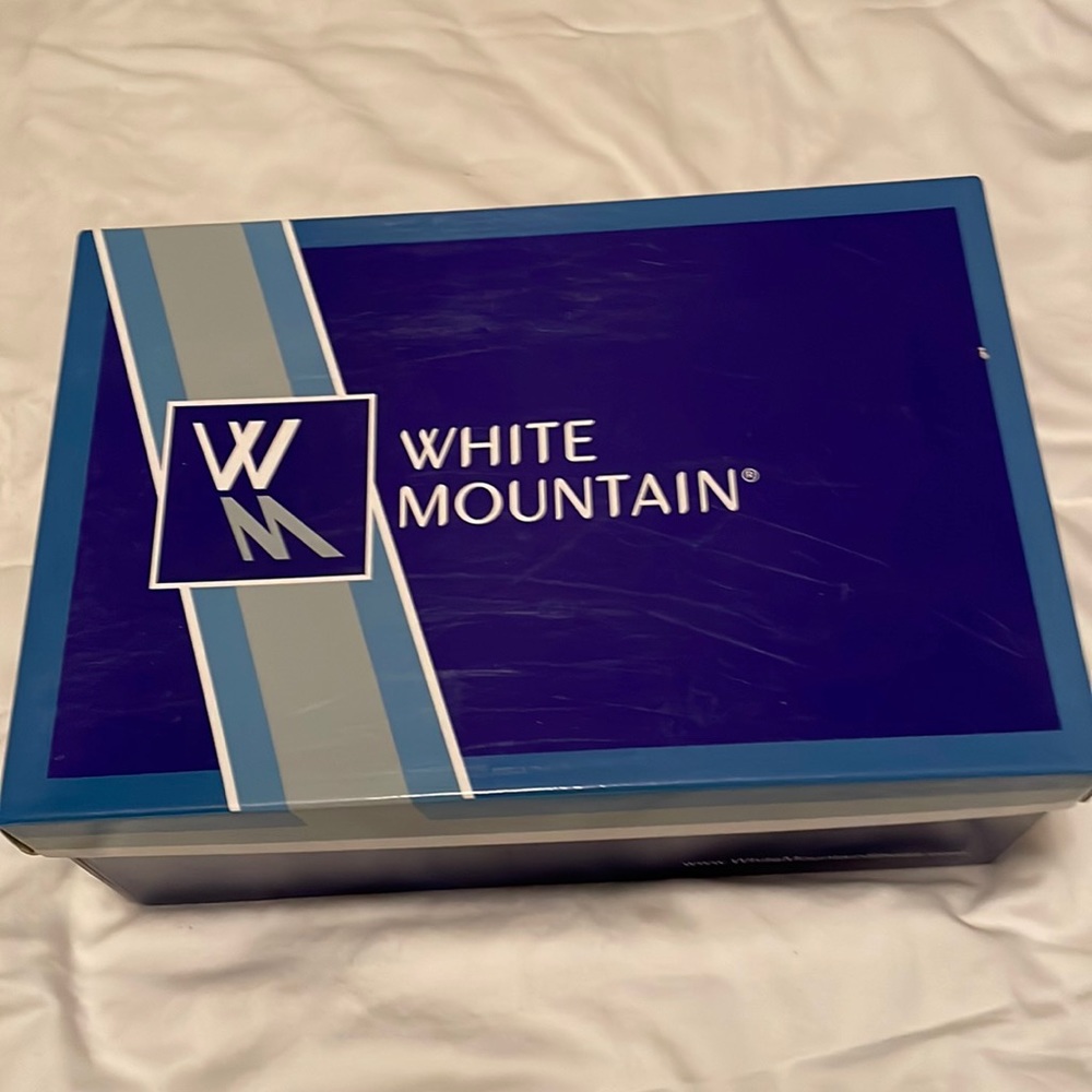 White Mountain ankle boots brown size 8